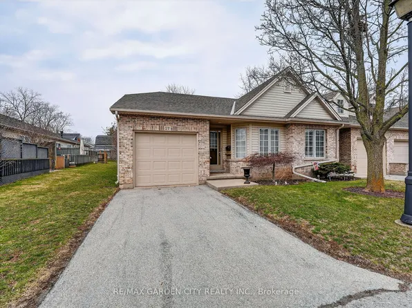 303 Central Ave #27, Grimsby, ON L3M 5L7
