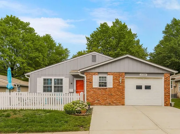 11326 W 77th Pl, Shawnee, KS 66214