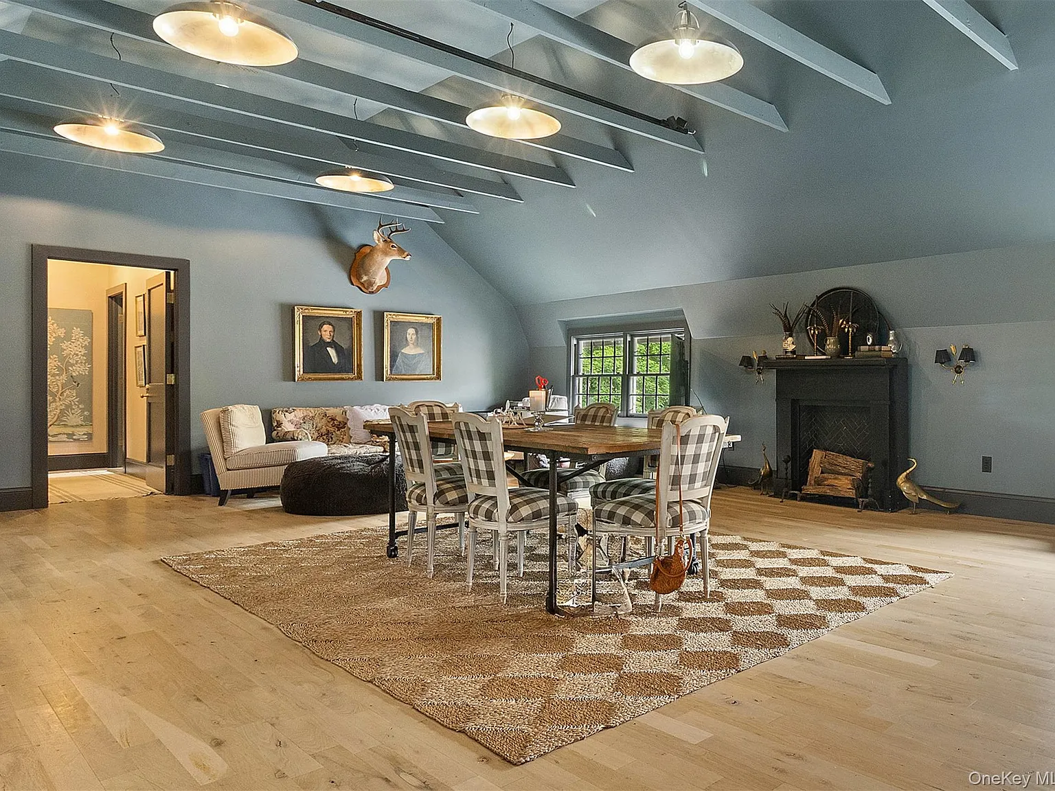3 bed, 2.0 bath, 2250 sqft, $6,300 — Photo 3