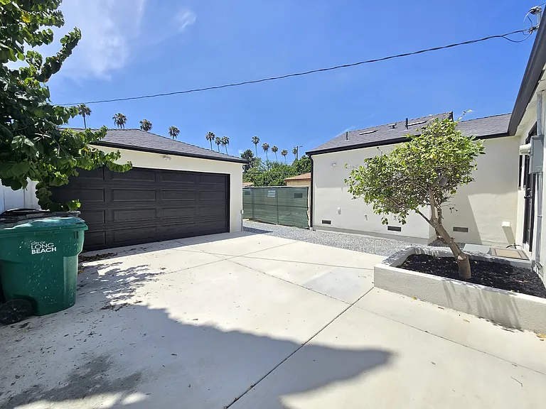 6327 California Ave — Photo 27