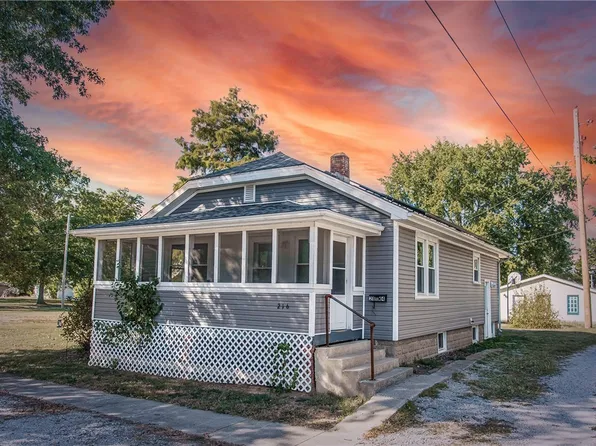 216 W 4th St, Saint Elmo, IL 62458