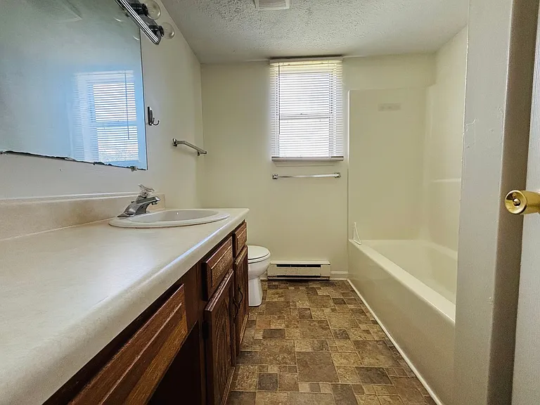 355 Wakeman Ct NE — Photo 5