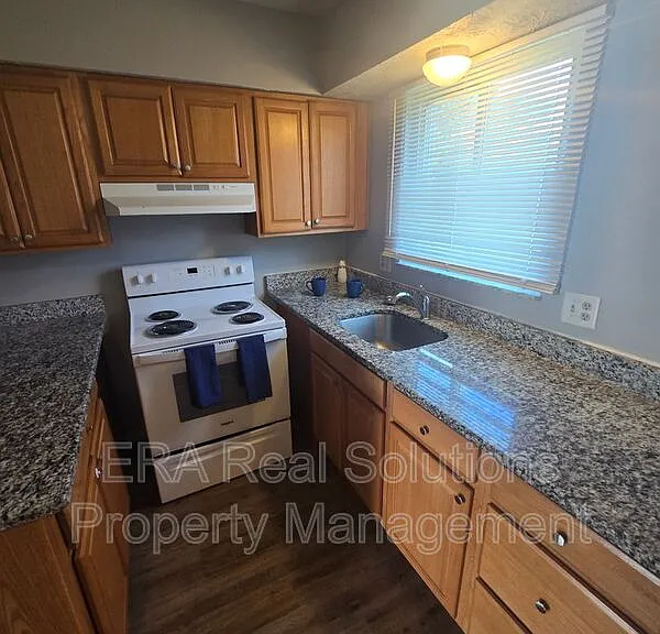 1706 Carstare Dr — Photo 10
