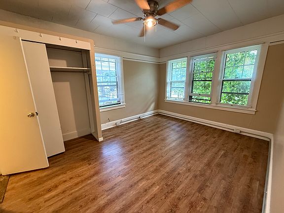 5th image of 962 Pleasant St