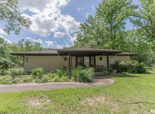 820 Country Club Rd, Centralia, IL 62801