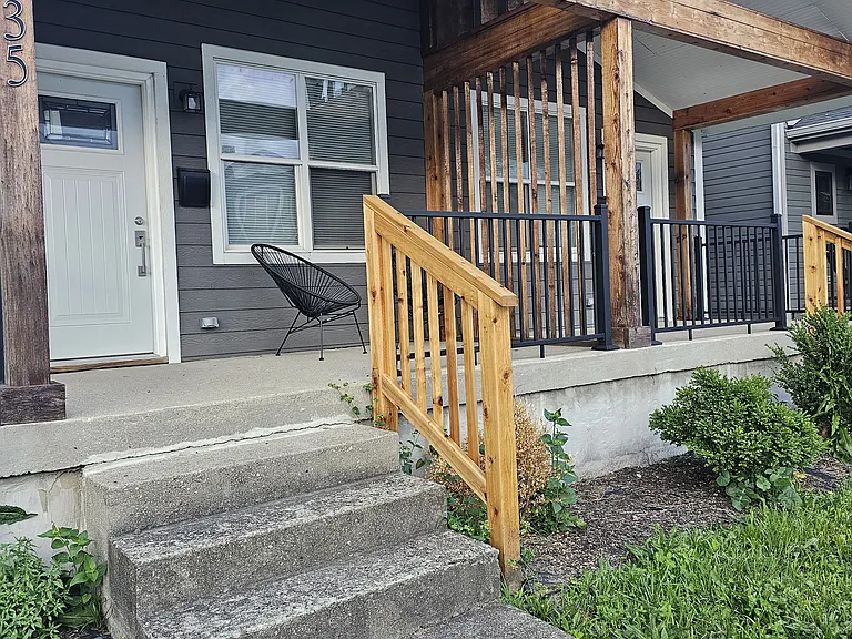 2035 Carrollton Ave — Photo 2