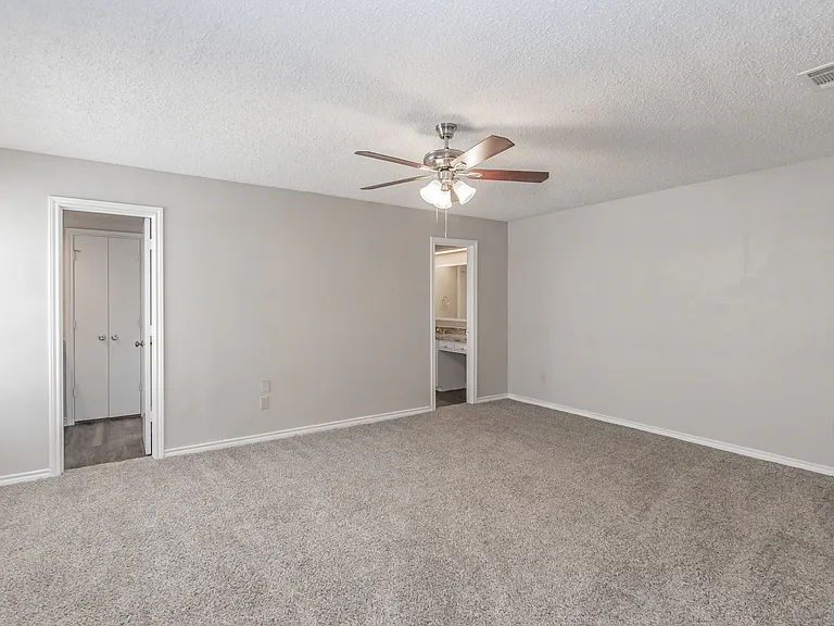 3008 Apple Valley Dr — Photo 32