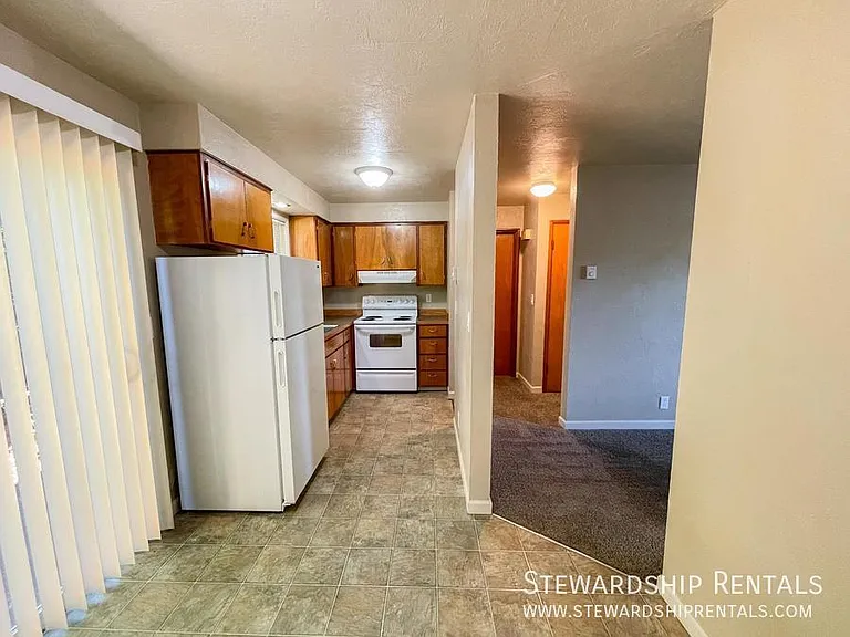 880 W 6th Ave #1 — Photo 8