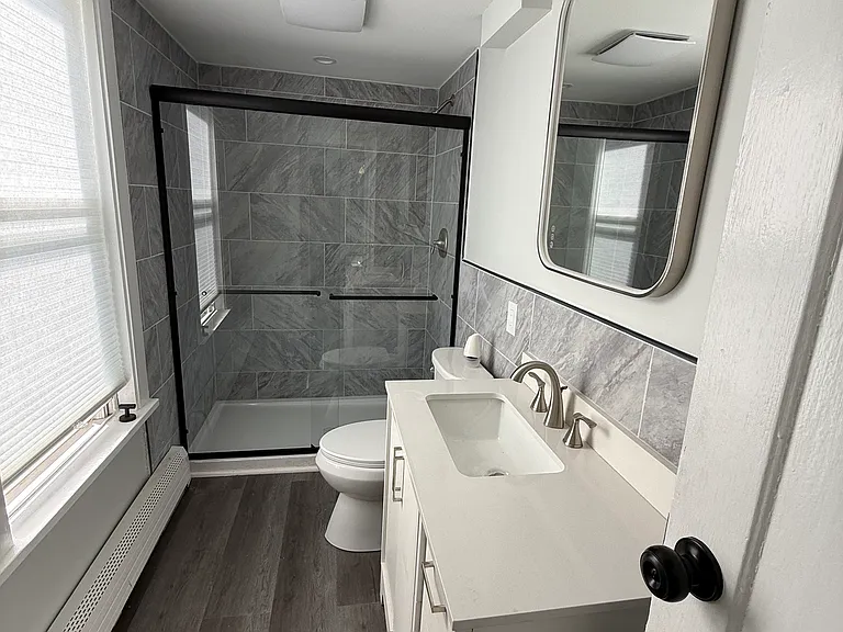 Bathroom additional pic