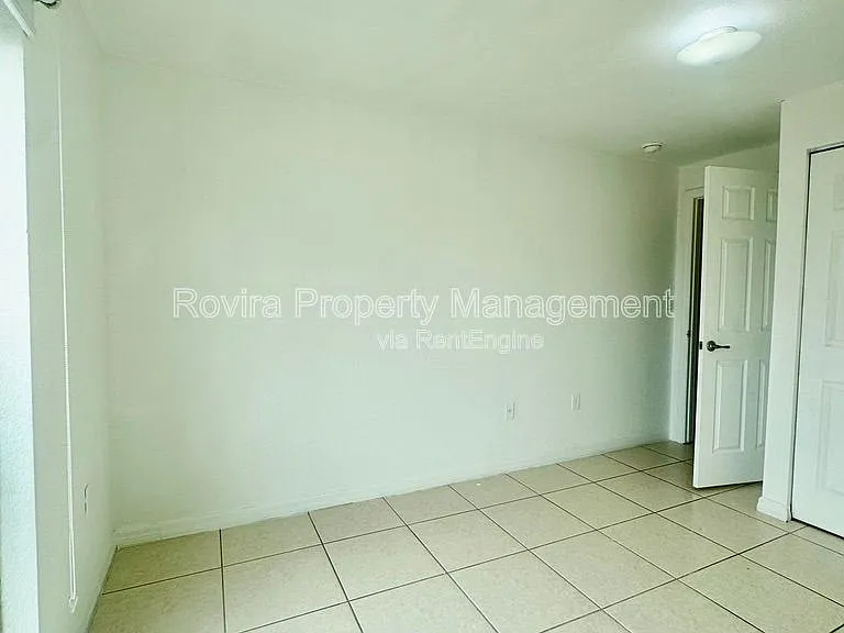 498 SW 6th St #303 — Photo 9