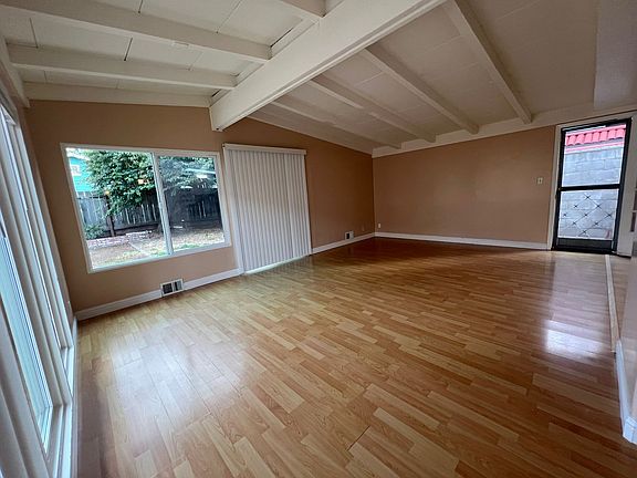 4th image of 4730 Hazelwood Ave