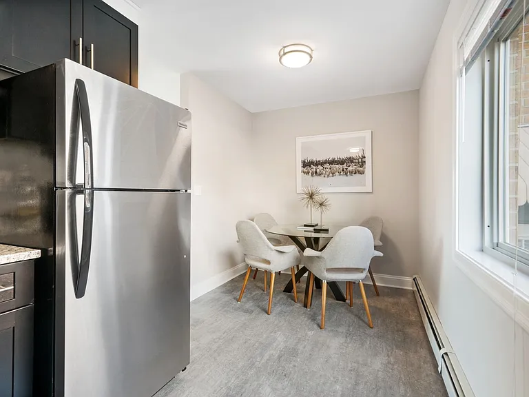 21 Clinton Ave — Photo 2