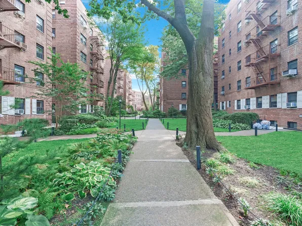 118-66 Metropolitan Avenue image 7 of 16