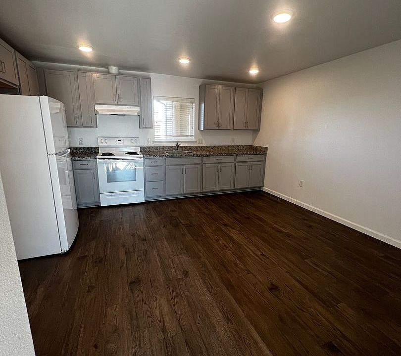 1st image of 856 Pioneer St #11