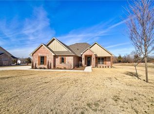 6950 Oakmonte Cir, Edmond, OK 73025