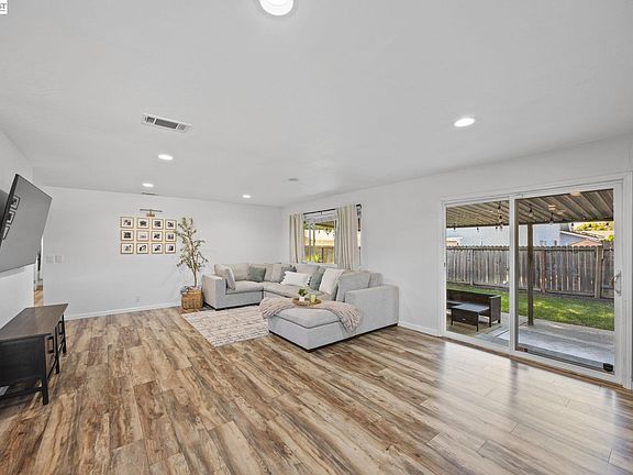 4th image of 266 Stonyford Dr