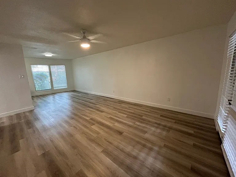 Skylar Apartments — Photo 23