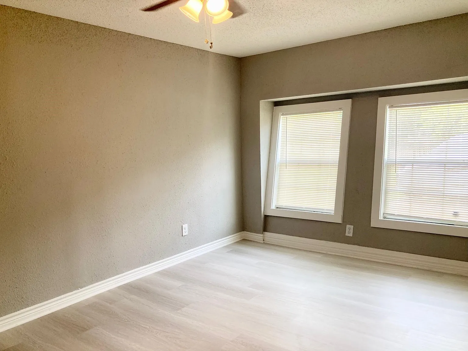 3 bed, 1.0 bath, 1056 sqft, $1,495 — Photo 3