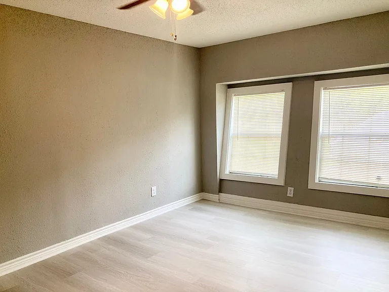6103 Sherwood Dr — Photo 3