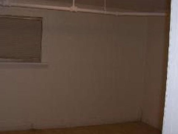 4th image of 6354 N Leroy Ave #Basement