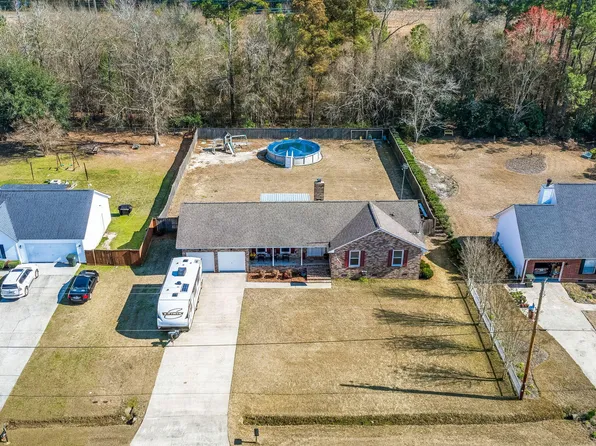 112 Lois Cir, Moncks Corner, SC 29461
