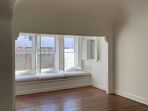 5th image of 203 N Plymouth Blvd
