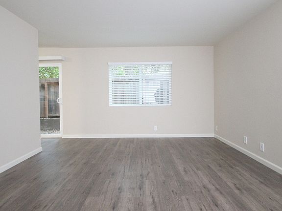 4th image of 122 E Creek Dr APT 4B