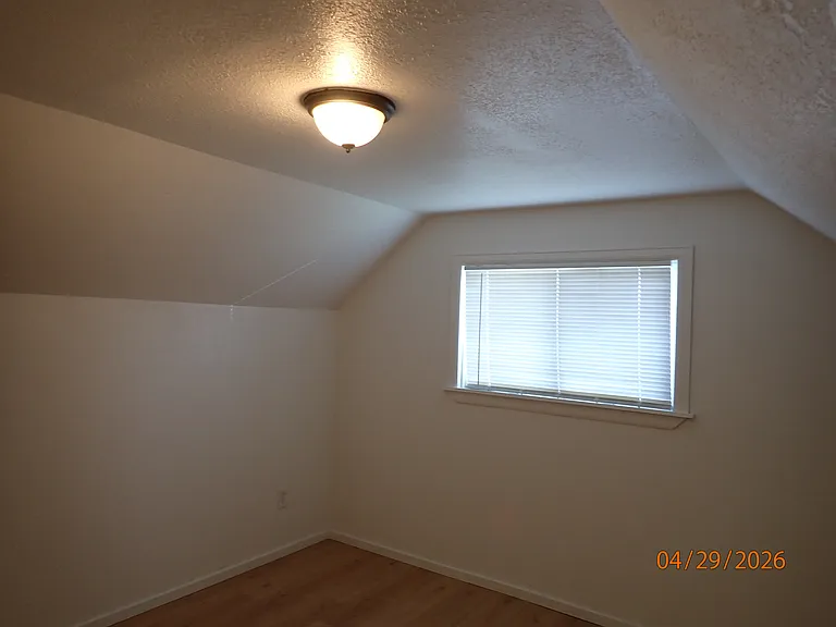 Front upstairs bedroom