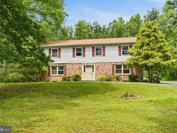 7806 Bridle Ln, Harrisburg, PA 17112