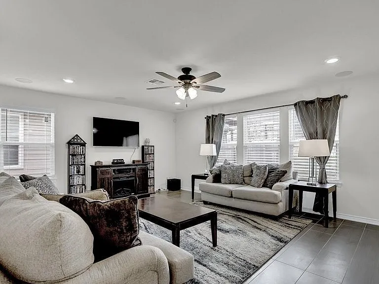 667 Anthem Ln — Photo 9