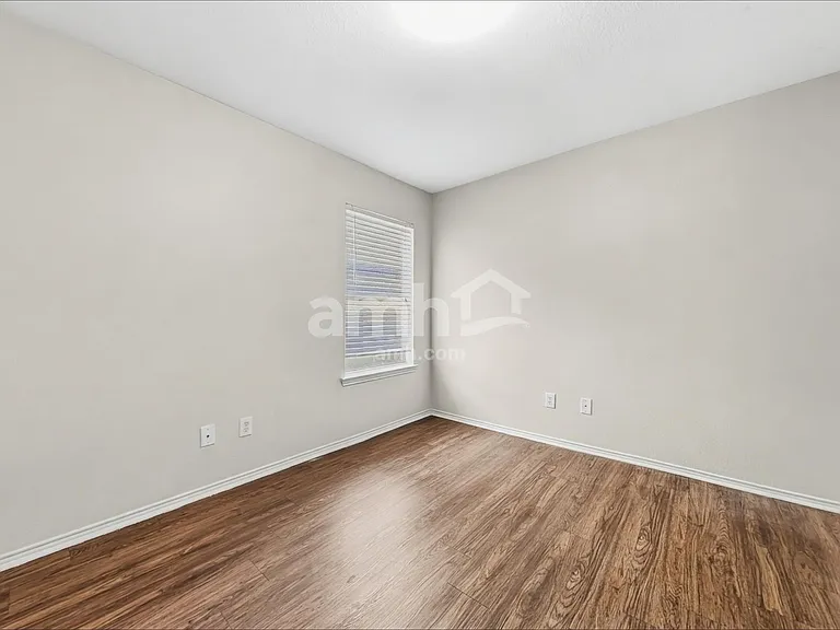 525 Drift St — Photo 13