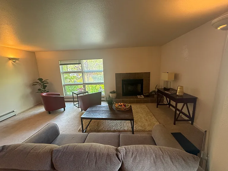 1509 H St #B — Photo 4