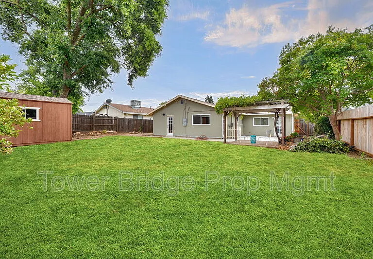 1317 School St — Photo 27