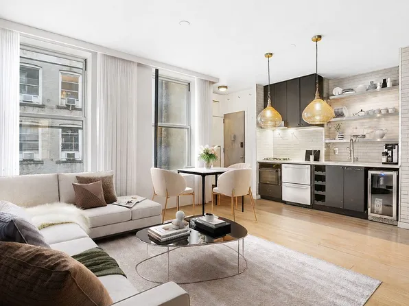 101 Thompson St APT 19, New York, NY 10012