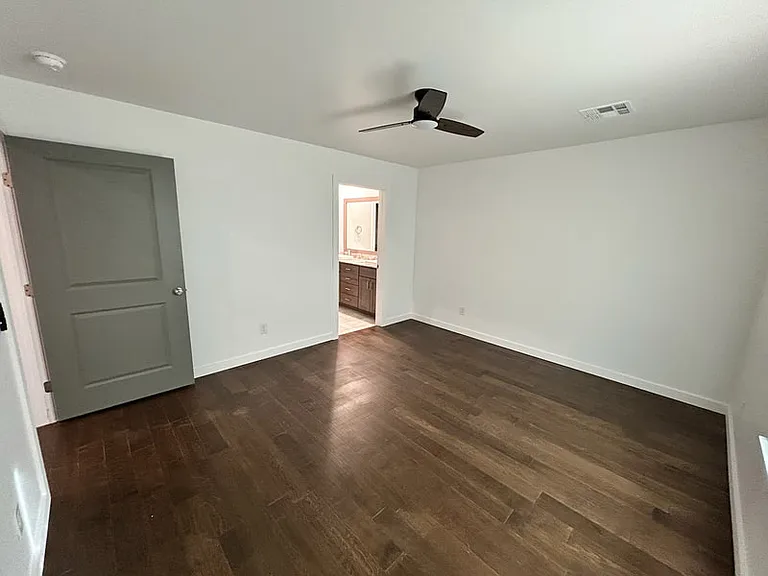 4517 E Lincoln St — Photo 2