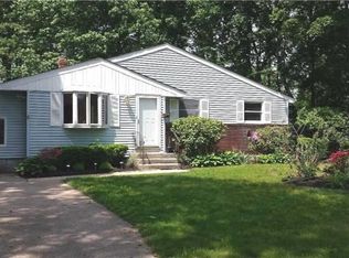 8 Del Pl, Hauppauge, NY 11788