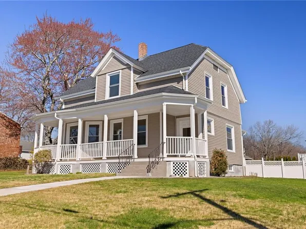 54 E Earle St, Cumberland, RI 02864