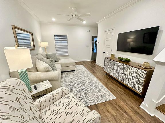 5th image of 605 Meadow Crest Cir