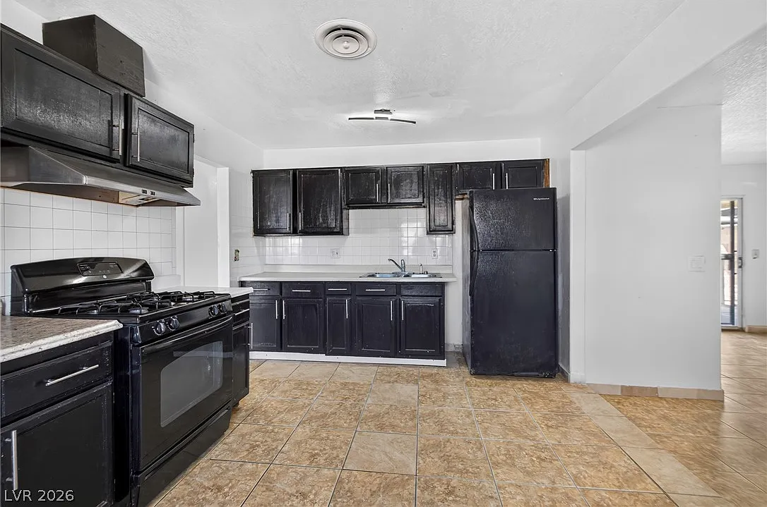 3 bed, 2.0 bath, 1214 sqft, $1,750 — Photo 2