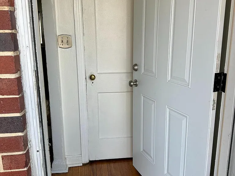 3337 Clay St NE — Photo 2