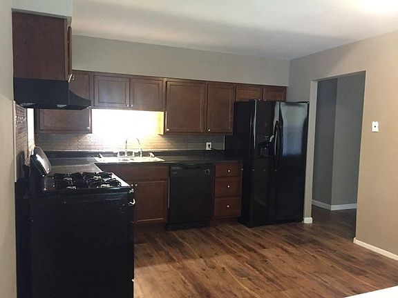 2nd image of 11802 Lillian Ave