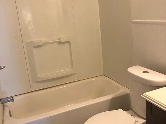 3rd image of 11808 Parkhill Ave #1