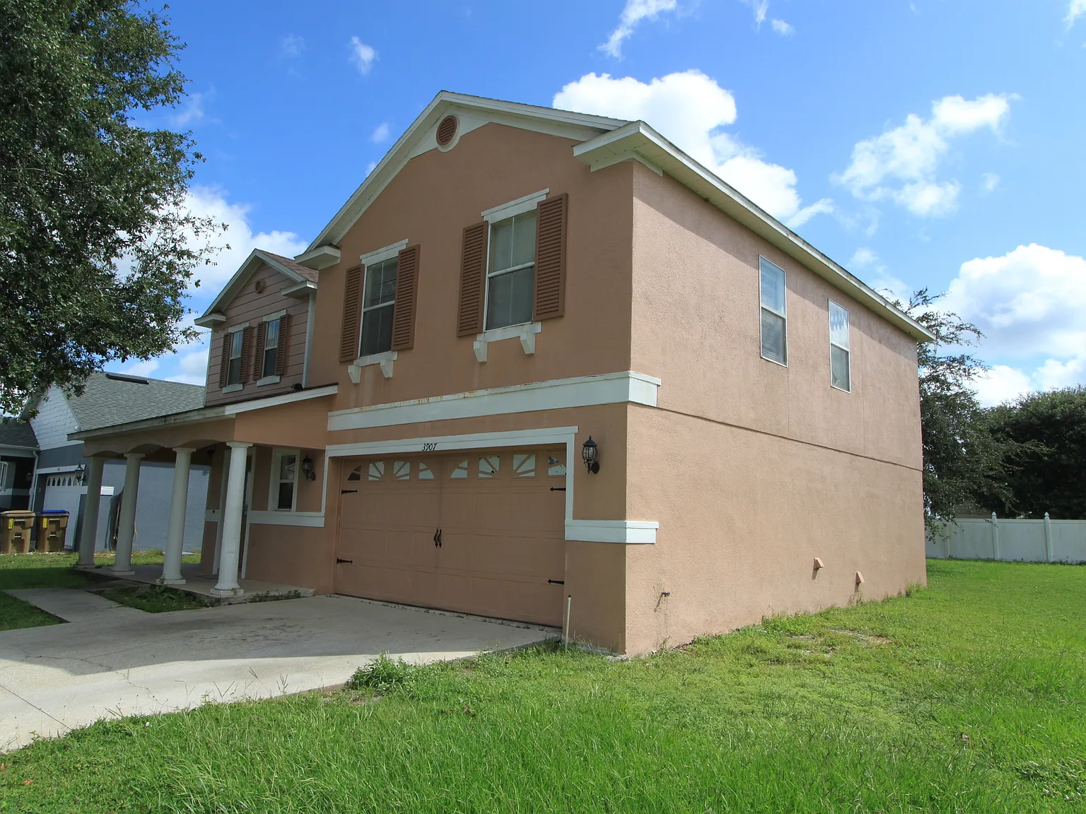 3 bed, 2.5 bath, 2336 sqft, $2,050 — Photo 2