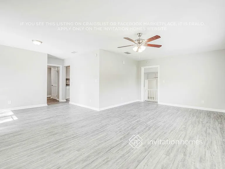 2459 Mercer Cir S — Photo 20