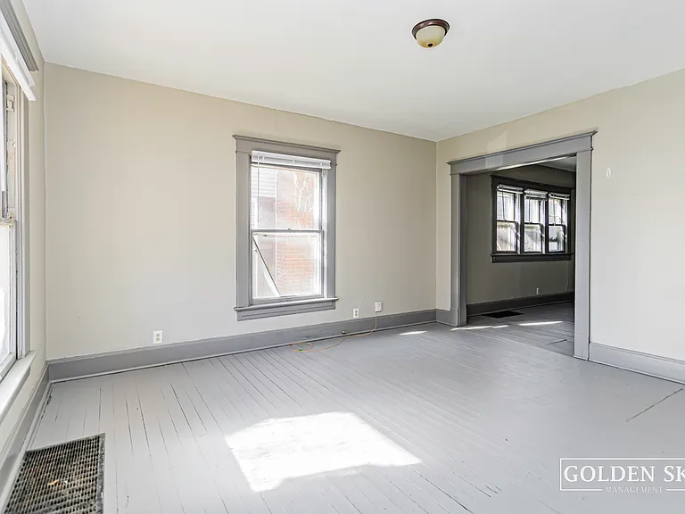 1114 Mourer St — Photo 7