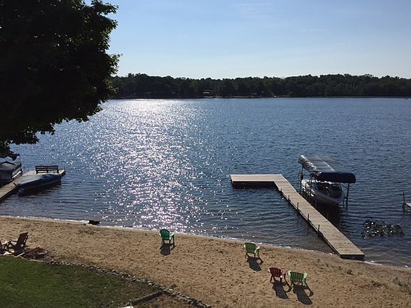 3rd image of 15691 Lakeview Dr