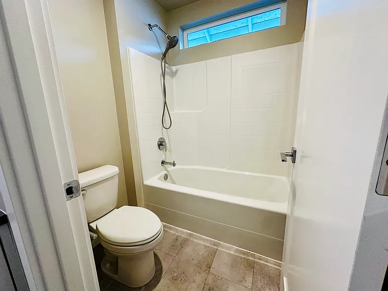 2nd floor - Guest Bathroom