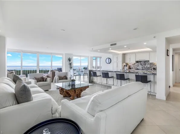 6585 Nicholas BLVD #1401, NAPLES, FL 34108