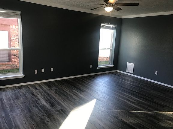 5th image of 4024 Woodcrest Dr