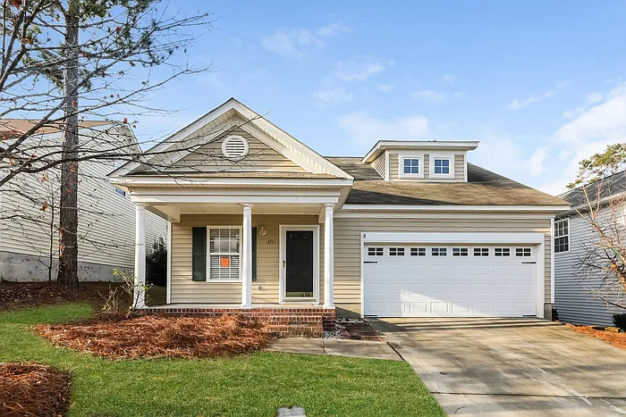 313 Denman Loop — Photo 1